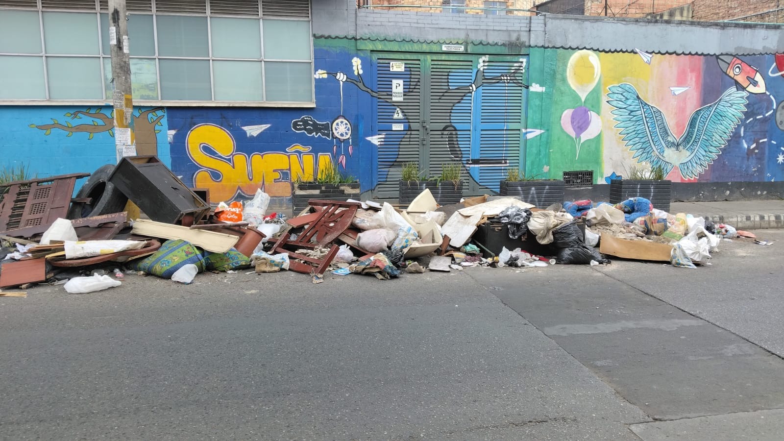En este momento estás viendo LOS ENTORNOS ESCOLARES SE CONVIRTIERON EN BASUREROS EN BOGOTÁ